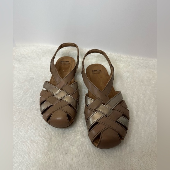 Earth Brown Tan Sandals with Classic Woven Design 🤎🤎 - Picture 2 of 8